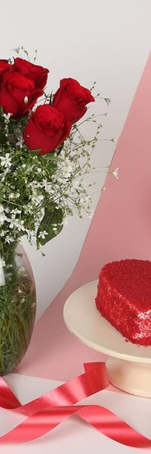 Arrangement of 12 Red Roses in Glass Vase