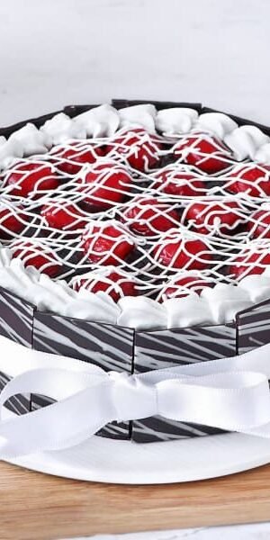 Cherry Filled Chocolate Cake (Half Kg)