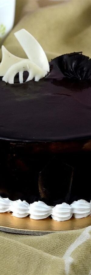 White Ganache Chocolate Cake - 1/2 Kg