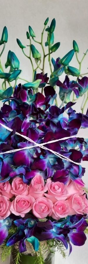 Orchids N Roses Arrange in Vase