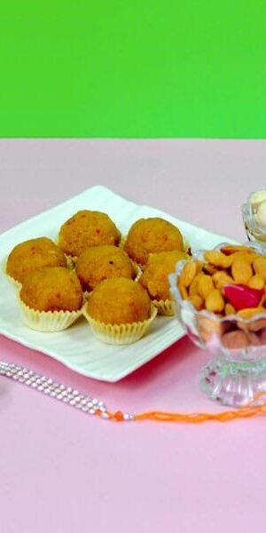 Rakhi with Dry Fruits and Laddu